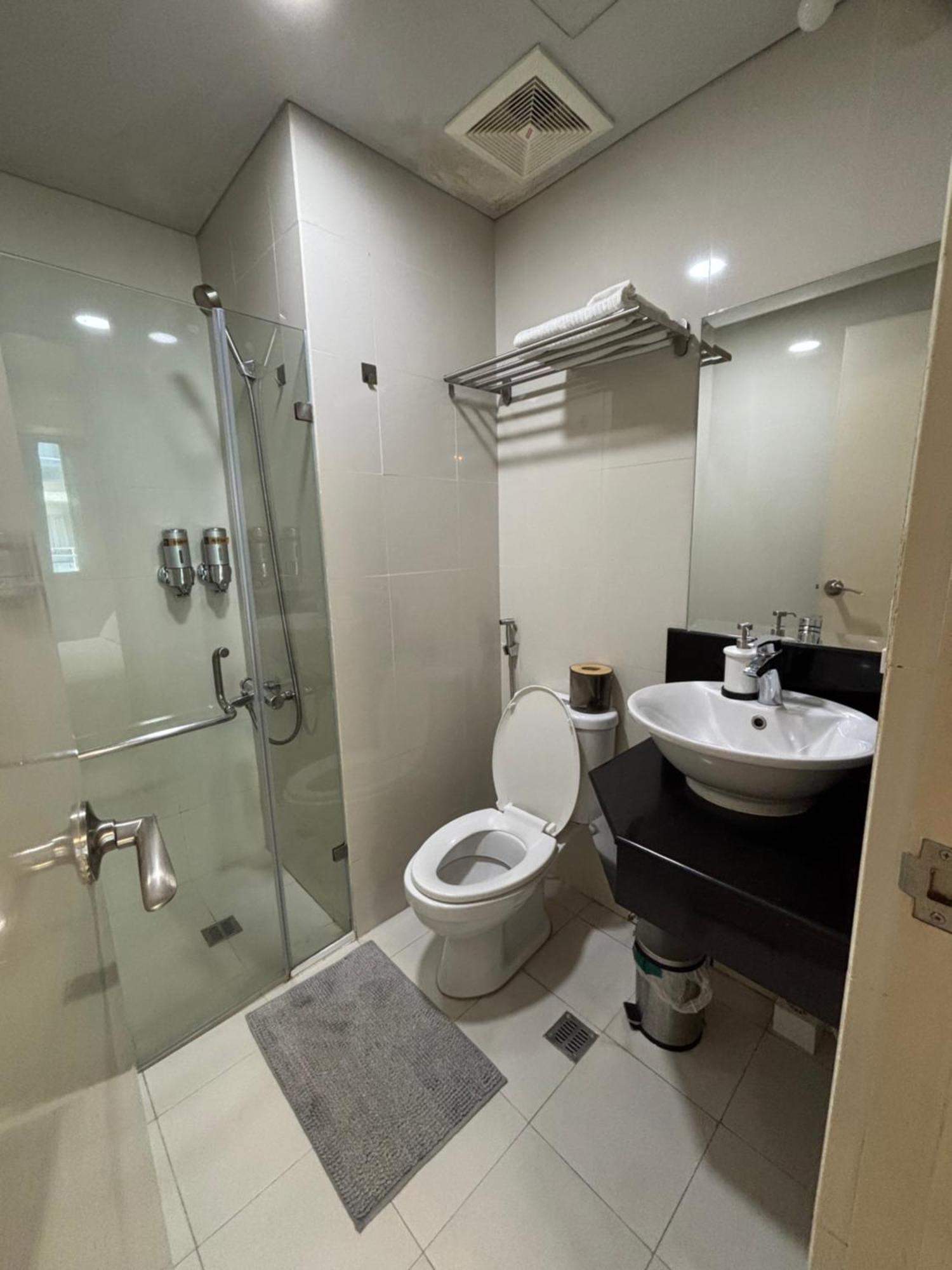 One Palm Tree Villas Short Walk Via Runway Manila Naia T3 Pasay Esterno foto